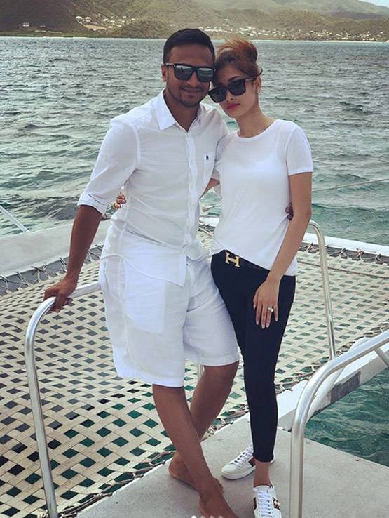 नंबर 1 ऑलराउंडर की लव स्टोरी, पत्नी के लिए मैदान में बिजनेसमैन को धुना