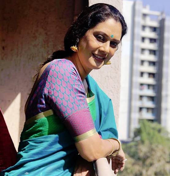 रियल लाइफ में ग्लैमरस है TV की ये सास, बिकिनी तस्वीरें वायरल