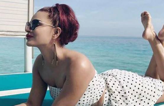 बिकिनी में बिग बॉस फेम एक्ट्रेस का बोल्ड अंदाज, मालदीव में यूं कर रहीं एन्जॉय