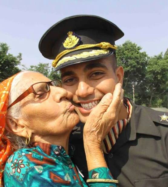 कौन हैं जुड़वा भाई परिणव और अभिनव, जो सेना में एक साथ बने अफसर