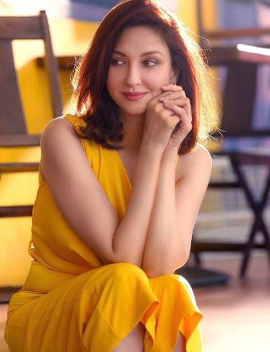 मां बनने के बाद 'भाबीजी' का फैशन शूट, रेड आउटफिट में ग्लैमरस दिखीं एक्ट्रेस