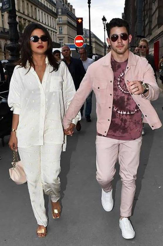 फ्रेंच वेडिंग से पहले सोफी-जो जोनस संग लंच डेट पर प्रियंका-निक, PHOTOS