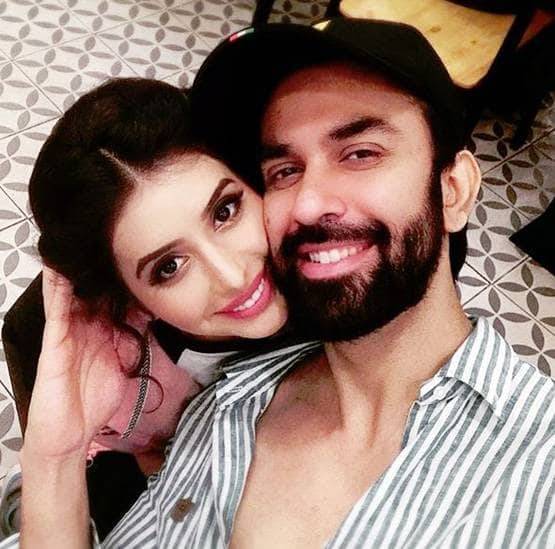 भाई की शादी के लिए फैमिली संग गोवा रवाना हुईं सुष्मिता, दिखीं स्टाइलिश