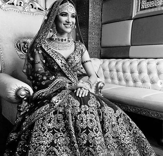 ब्राइडल लुक में 'रोबोट बहू', ब्लैंक एंड व्हाइट तस्वीरों में लगीं गॉर्जियस