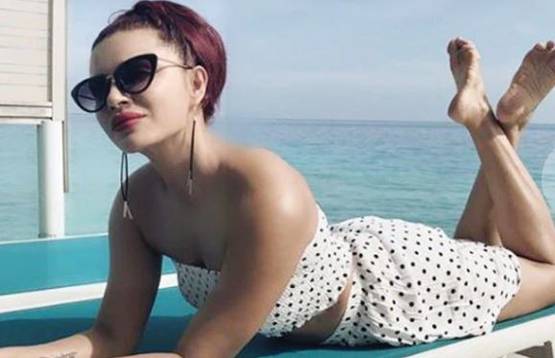 बिकिनी में बिग बॉस फेम एक्ट्रेस का बोल्ड अंदाज, मालदीव में यूं कर रहीं एन्जॉय