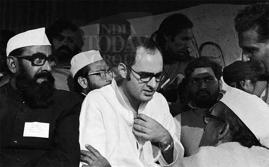 पेड़ पर गिरा था इंदिरा के बेटे संजय गांधी का विमान, ऐसे निकालना पड़ा शव