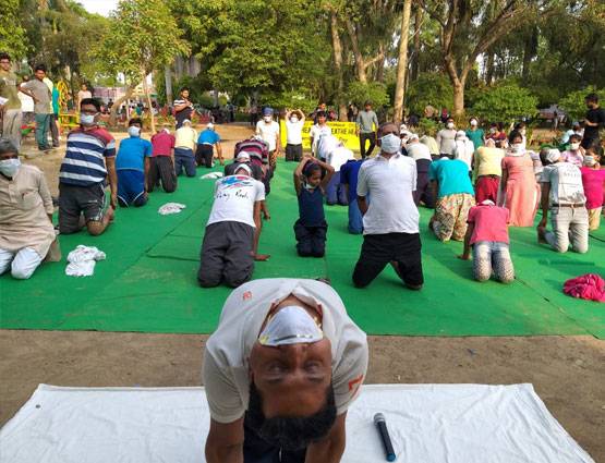 बनारस से योग के साथ लोगों ने दिया सरकार को अहम संदेश