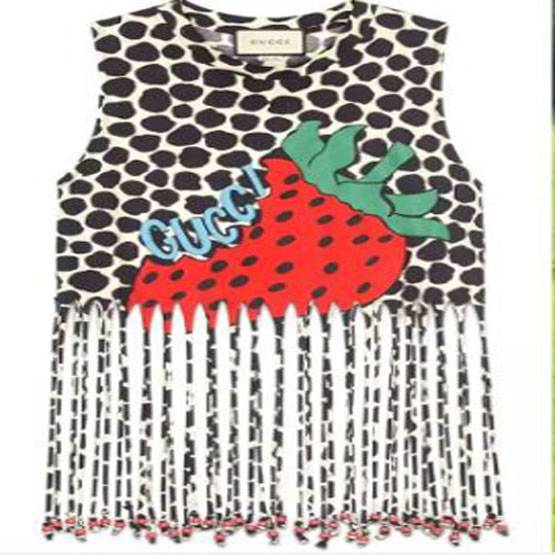 करीना ने पहना इतना महंगा टैंक टॉप, इतनी कीमत कि खुल जाएगी टॉप की दुकान