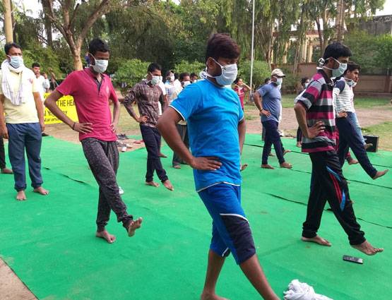 बनारस से योग के साथ लोगों ने दिया सरकार को अहम संदेश