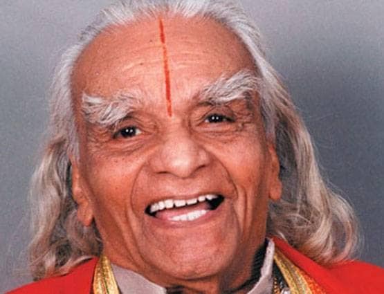ये हैं भारत के वो 7 बड़े योग गुरु, जिनके योग की दीवानी हुई दुनिया