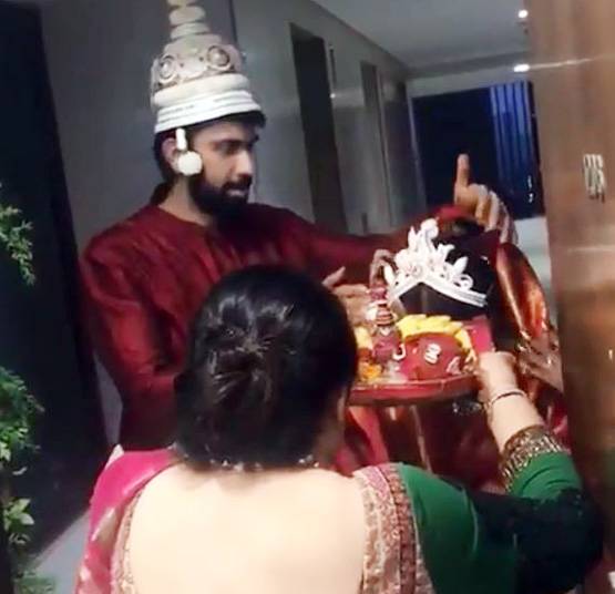 सुष्मिता सेन की फैमिली में न्यूलीवेड चारू ने यूं किया गृह प्रवेश, VIDEO