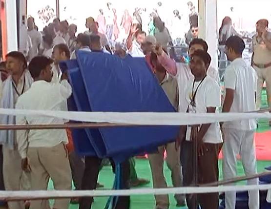 योग दिवस: CM के जाते ही रोहतक में चटाई लूटने के लिए मची मारामारी