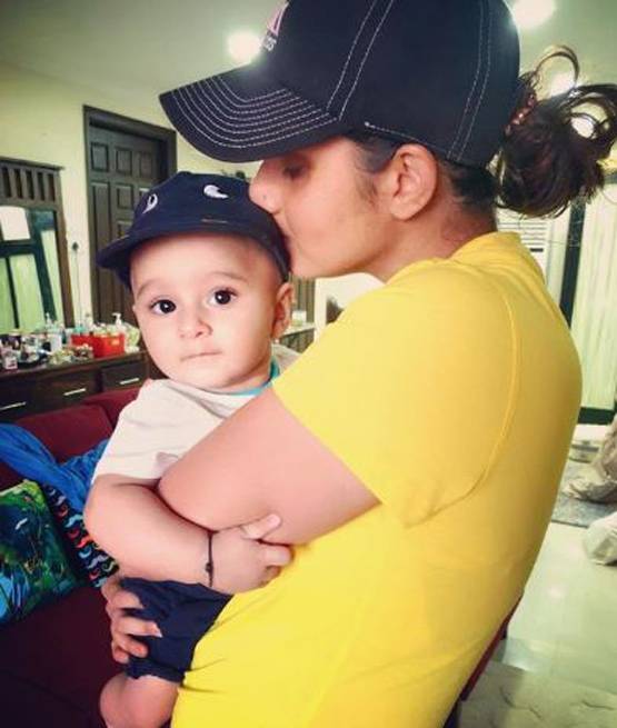 सानिया मिर्जा ने बेटे संग मनाई ईद, कुर्ता-पायजामे में क्यूट दिखे इजान