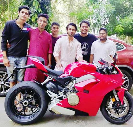 बिग बॉस 12 विनर दीपिका के पति ने खरीदी महंगी बाइक, लाखों में है कीमत