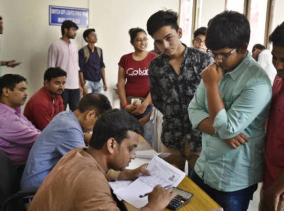 DU के इन कॉलेजों की फीस में हुई बढ़ोतरी, देने होंगे एक्स्ट्रा पैसे