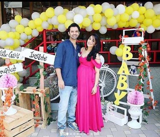 इस प्यार को...स्टार्स का गेट टुगेदर, बरुण की पत्नी ने फ्लॉन्ट किया बेबी बंप