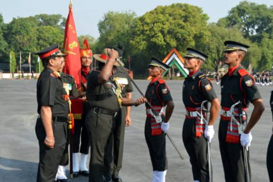 कौन हैं जुड़वा भाई परिणव और अभिनव, जो सेना में एक साथ बने अफसर