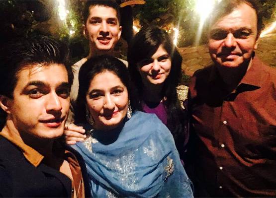 कुछ ऐसी है 'ये रिश्ता क्या कहलाता है' के सितारों की असली फैमिली, Photos
