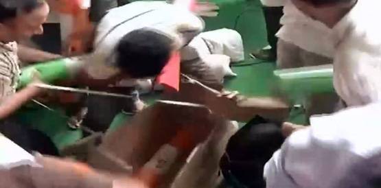 योग दिवस: CM के जाते ही रोहतक में चटाई लूटने के लिए मची मारामारी