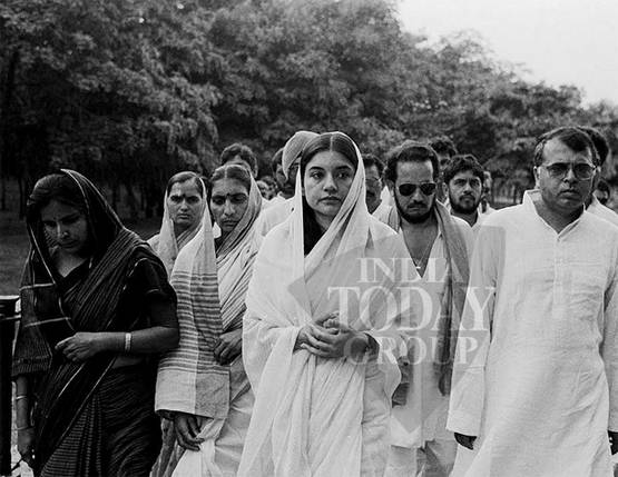 पेड़ पर गिरा था इंदिरा के बेटे संजय गांधी का विमान, ऐसे निकालना पड़ा शव