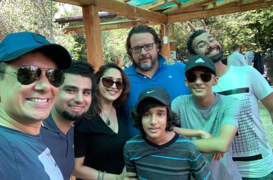 अपने बेटे के लिए अमेरिका में कॉलेज तलाश रही हैं माधुरी