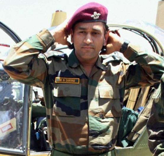 बलिदान बैज पहनने के ये हैं नियम, धोनी ने पहना तो क्यों मचा बवाल?