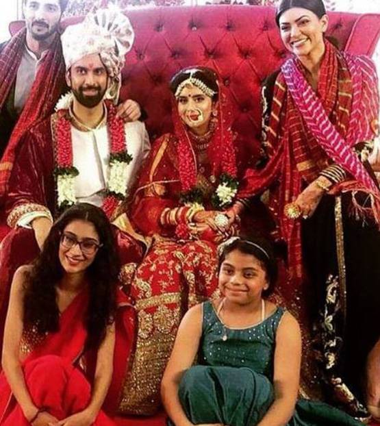 सुष्मिता सेन की फैमिली में न्यूलीवेड चारू ने यूं किया गृह प्रवेश, VIDEO