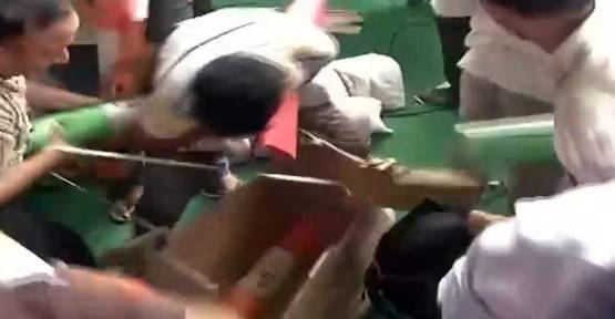 योग दिवस: CM के जाते ही रोहतक में चटाई लूटने के लिए मची मारामारी