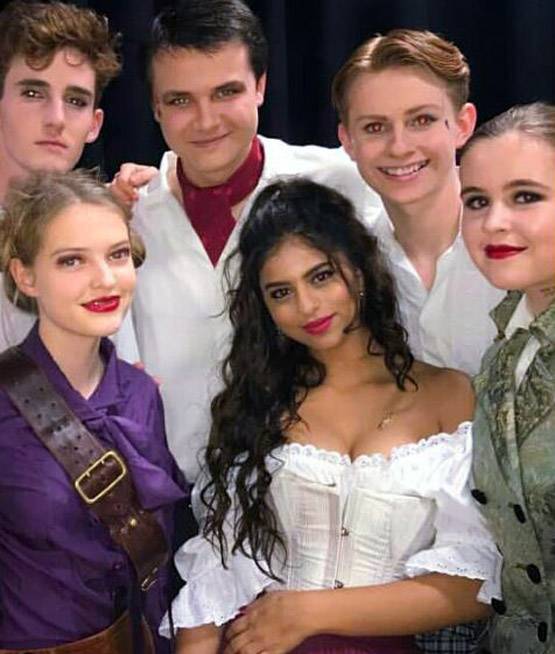 दोस्तों संग शाहरुख खान की बेटी सुहाना की पार्टी, फोटो वायरल