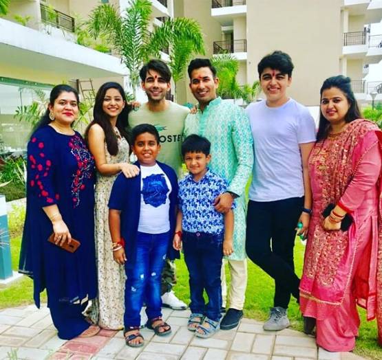 कुछ ऐसी है 'ये रिश्ता क्या कहलाता है' के सितारों की असली फैमिली, Photos