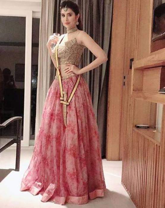 सुष्मिता की भाभी ने संगीत में किया जमकर डांस, फोटो में दिखी केमिस्ट्री