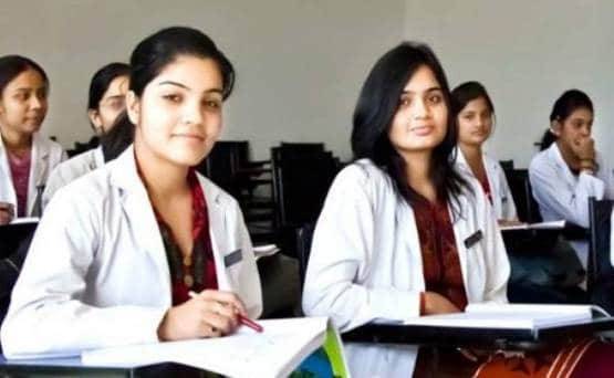 नीट में 2nd रैंक लाने वाले भाविक बने AIIMS MBBS के टॉपर