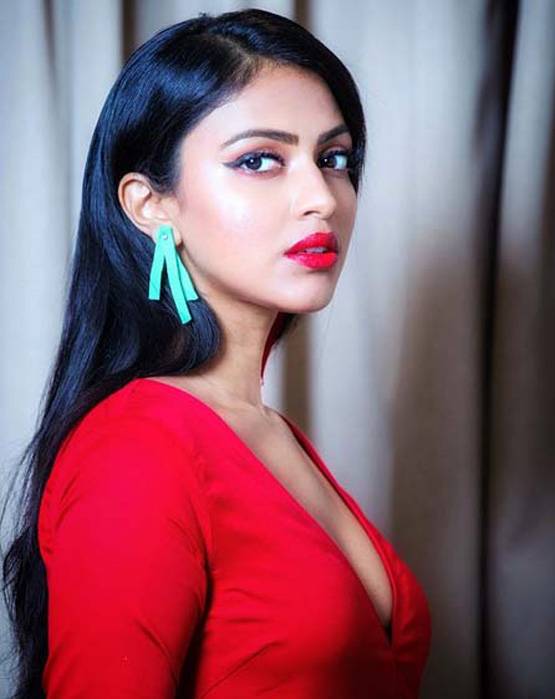 लोगों के दिमाग का कूड़ा, सिर्फ फिल्म के इस न्यूड सीन में दिखा रहे हैं दिलचस्पी