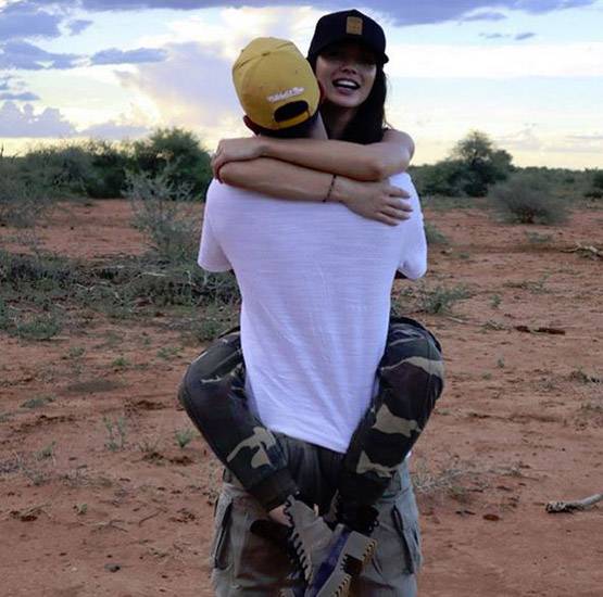 एमी जैक्सन ने मंगेतर संग शेयर की रोमांटिक PHOTOS, किस करती आ रहीं नजर