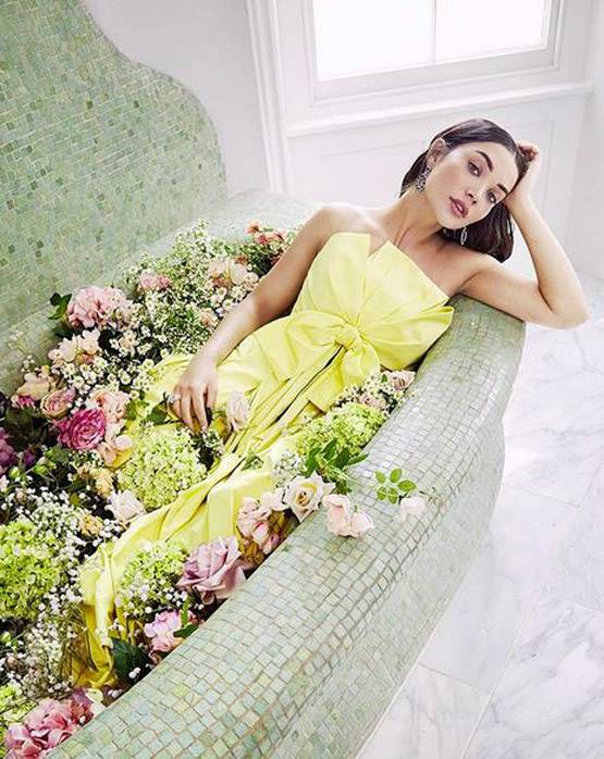 एमी जैक्सन ने मंगेतर संग शेयर की रोमांटिक PHOTOS, किस करती आ रहीं नजर