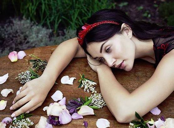 एमी जैक्सन ने मंगेतर संग शेयर की रोमांटिक PHOTOS, किस करती आ रहीं नजर