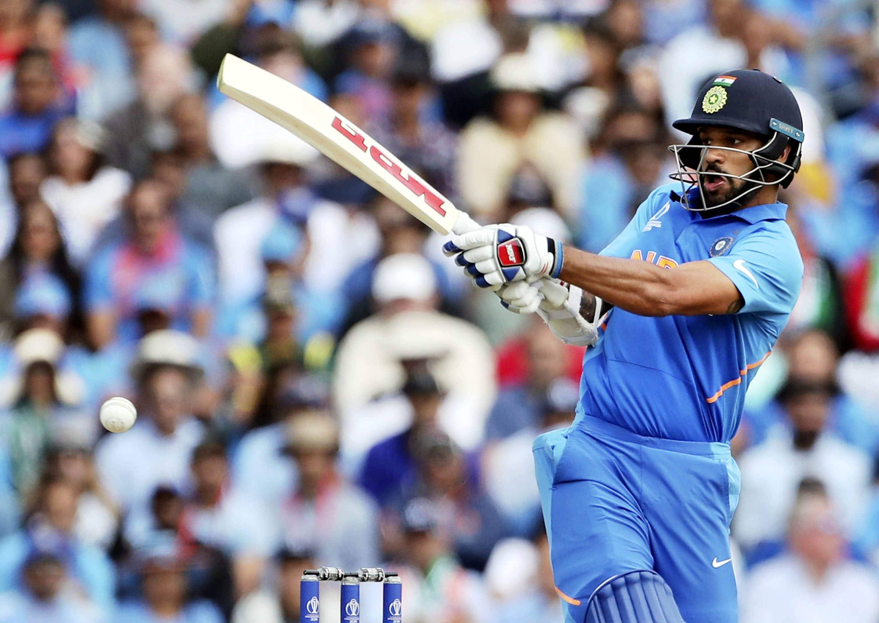 चोटिल धवन ने ट्वीट की शायरी, ‘कैंचियां हमें उड़ने से खाक रोकेंगी..’