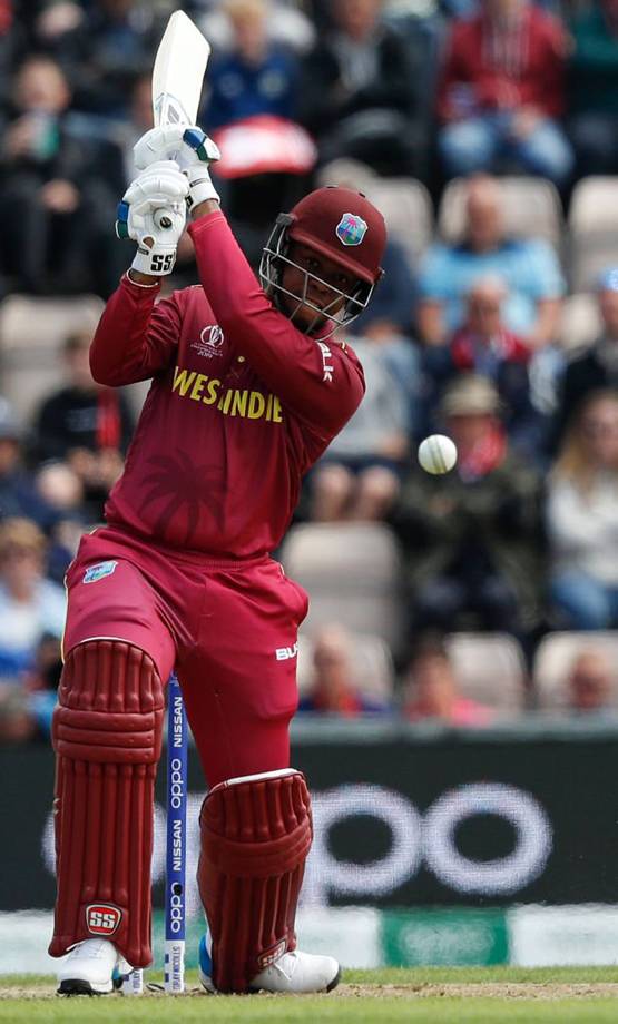 WC: छक्का मारकर खोल दिया गेंद का धागा, तोड़ दी स्टेडियम की छत