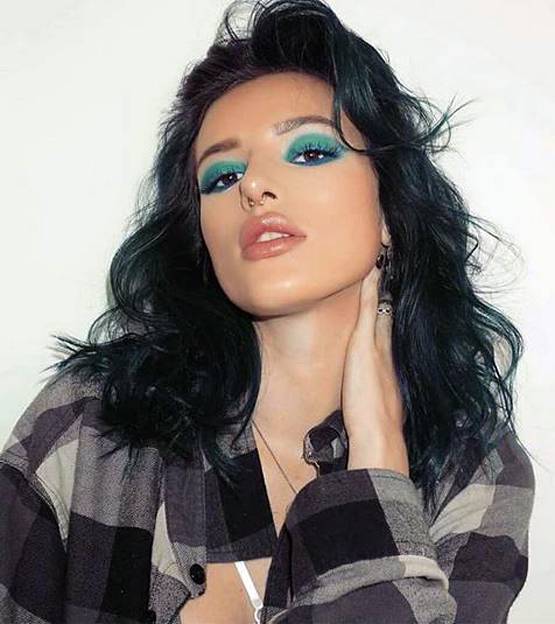 प्राइवेट फोटो लीक करने की दे रहा था धमकी, एक्ट्रेस ने जो किया वो सोच नहीं सकते