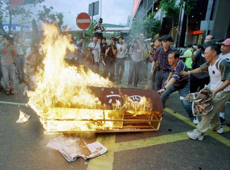 रात में टैंक से कुचले थे हजारों लोग, आज भी ये नरसंहार छिपाता है चीन