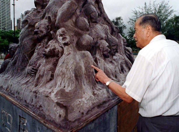 रात में टैंक से कुचले थे हजारों लोग, आज भी ये नरसंहार छिपाता है चीन