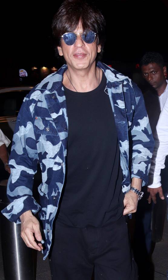 1 द‍िन के लिए लंदन वेकेशन से मुंबई आए शाहरुख खान, यूं बदले 3 लुक