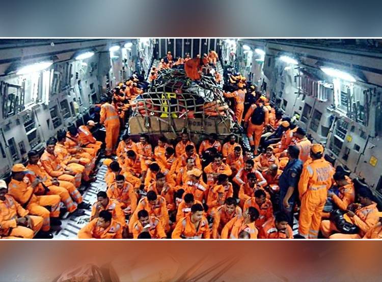 'वायु': दहशत के साये में गुजरात, देखें रेस्क्यू ऑपरेशन की Photos