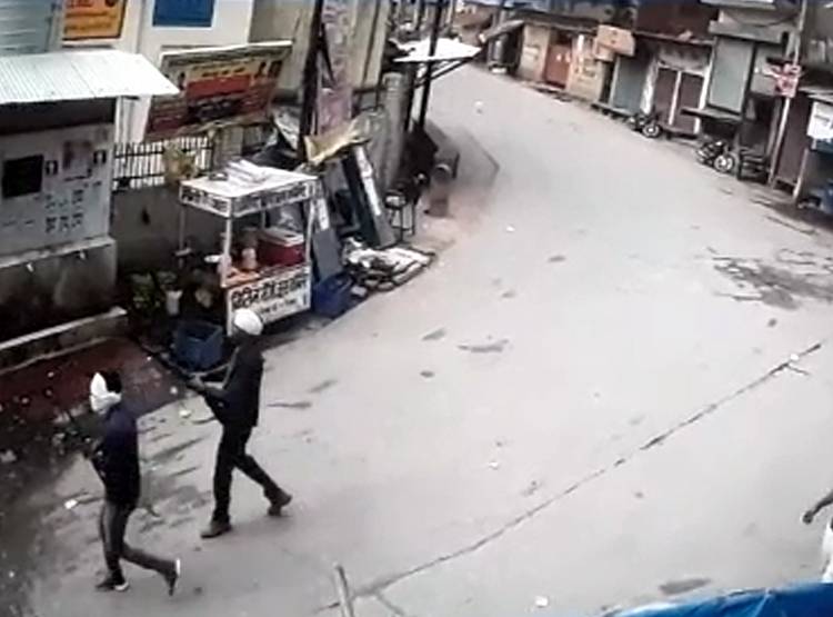 कुख्यात डकैत जगन गुर्जर ने मह‍िलाओं को न‍िर्वस्त्र कर गांव में घुमाया