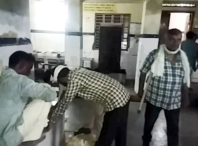 कुख्यात डकैत जगन गुर्जर ने मह‍िलाओं को न‍िर्वस्त्र कर गांव में घुमाया