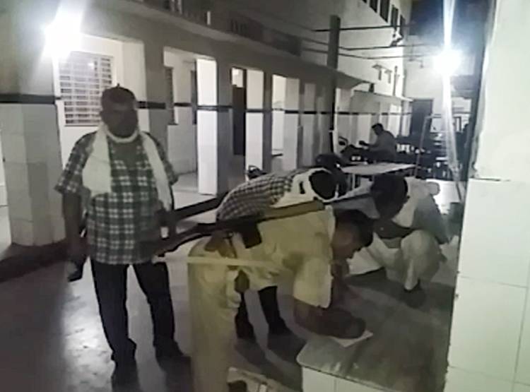 कुख्यात डकैत जगन गुर्जर ने मह‍िलाओं को न‍िर्वस्त्र कर गांव में घुमाया