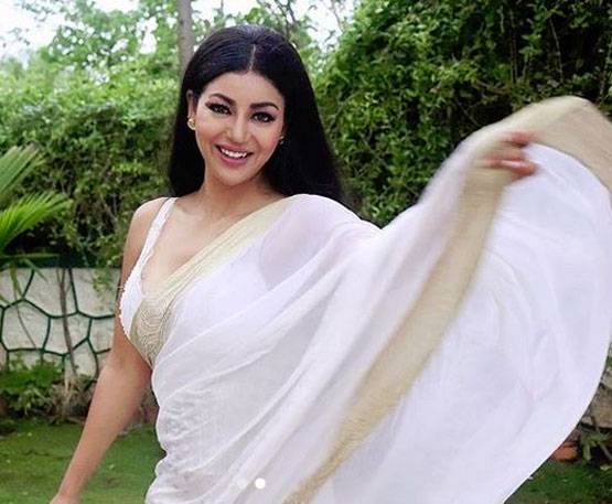 TV शो विष के लिए साड़ी में देबीना ने किए खतरनाक एक्शन सीन्स!