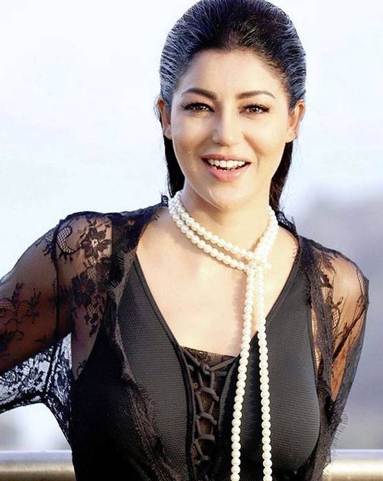 TV शो विष के लिए साड़ी में देबीना ने किए खतरनाक एक्शन सीन्स!