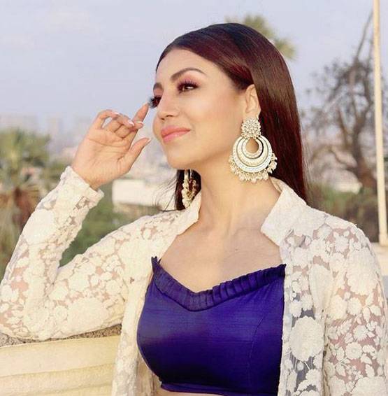 TV शो विष के लिए साड़ी में देबीना ने किए खतरनाक एक्शन सीन्स!