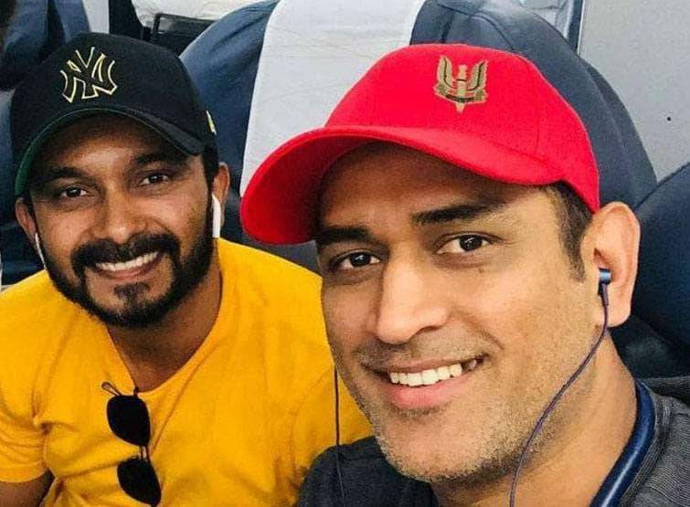 बलिदान बैज से धोनी का प्यार: ग्लव्स ही नहीं इन चीजों पर भी करते हैं इस्तेमाल